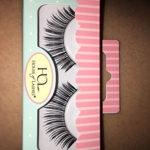 House of lashes “bombshell”